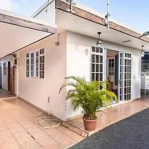  Hébergement de vacances Chaine Maison Entiere Free Parking & Wifi 3min De L'aeroport
