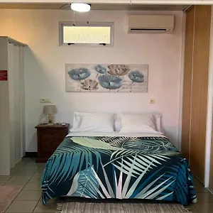 Damyr Place Guest house
