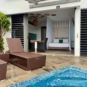  Appartement By The Pool
