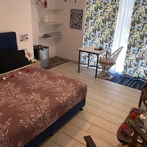 A Tomo Mai Homestay, Close To Airport, Private Bathroom Free Parking And Wifi With High Connection And Breakfast Optional Homestay